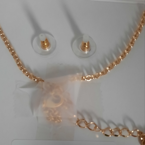 Monet Mother's Day Multi-Colored Flower Gold Tone Necklace Earring Gift Box Set - Picture 7 of 14